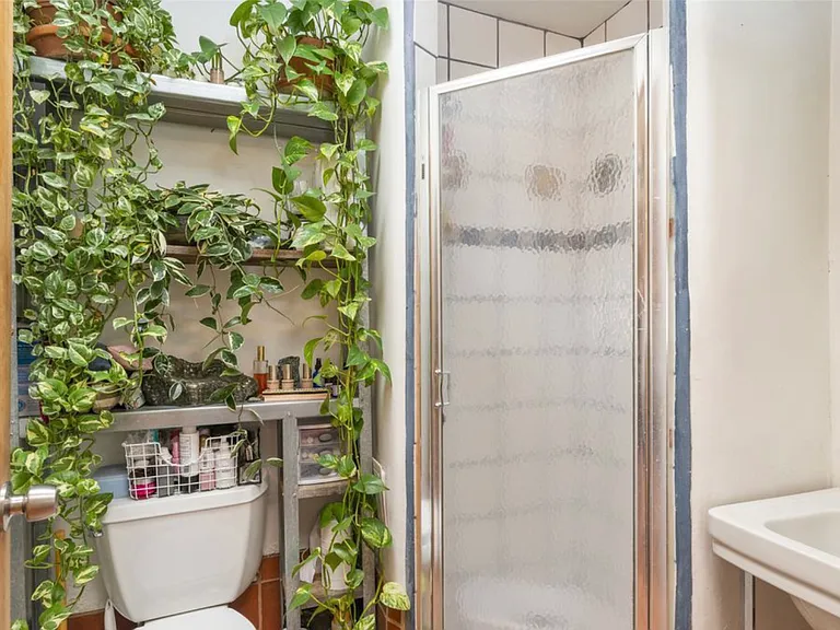 613 Salazar St #C — Photo 4