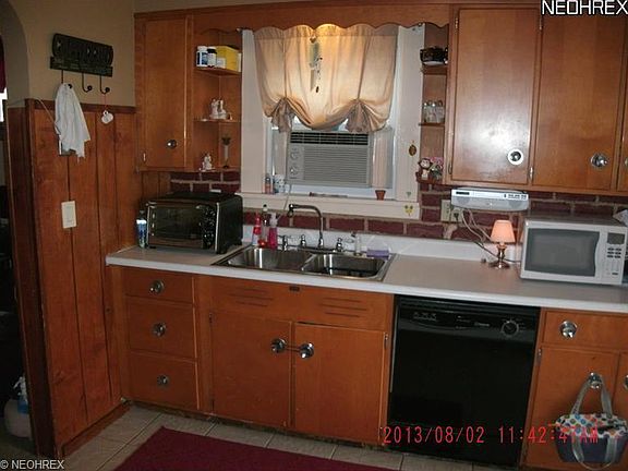 5th image of 1633 Brownlee Ave