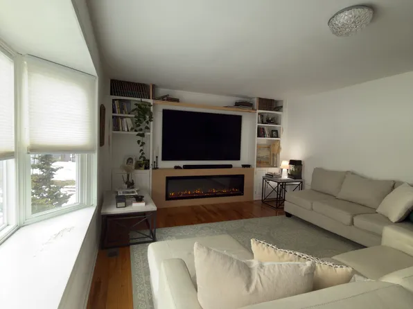 707 Hawley Ln, Stratford, CT 06614