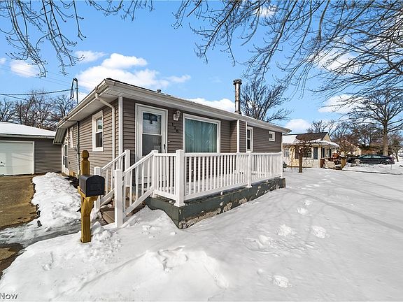 3rd image of 128 Oakwood Dr