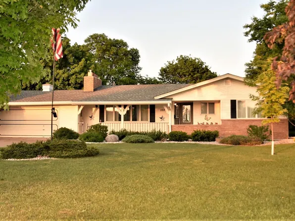 822 Dellwood St S, Cambridge, MN 55008