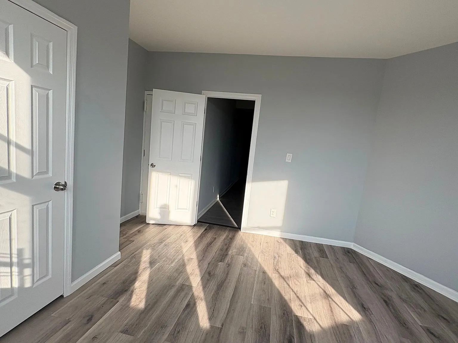 4 bed, 1.0 bath, $3,400 — Photo 2