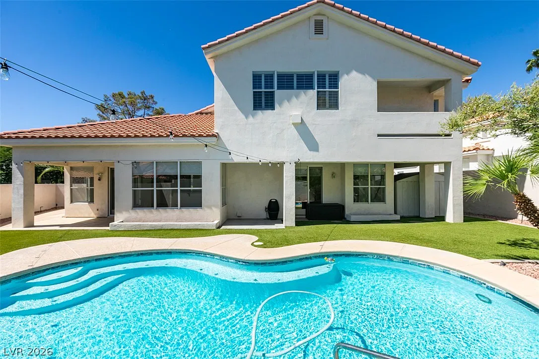 3 bed, 3.0 bath, 3281 sqft, $3,500 — Photo 2