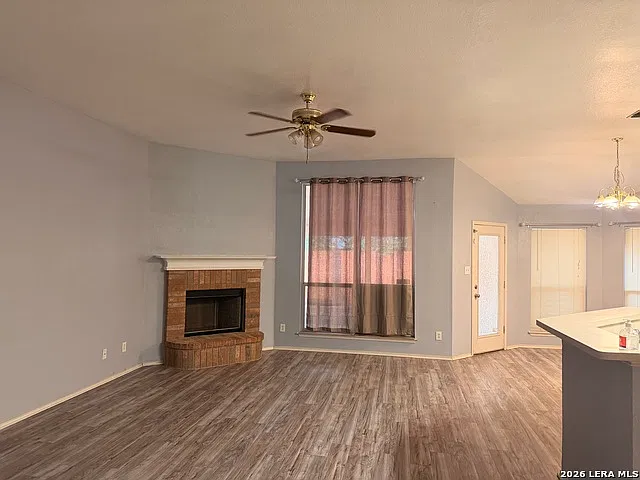 3 bed, 2.0 bath, 1645 sqft, $1,800 — Photo 4