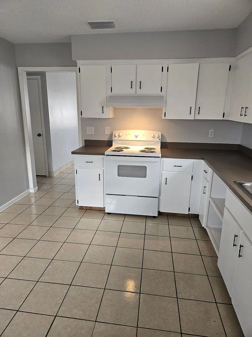 Central Lakeland Duplex — Photo 3