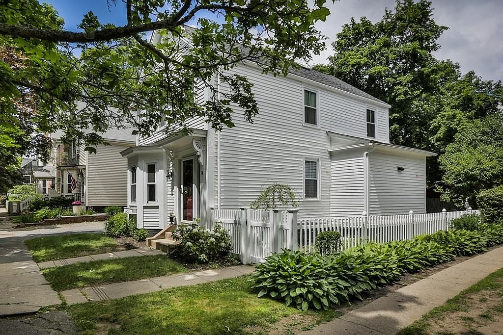 70 Marlboro St, Newburyport, MA 01950 | Zillow