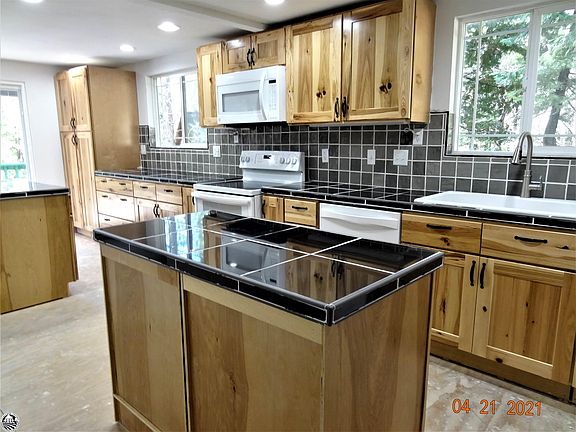 3rd image of 24247 Oxbow Ln N