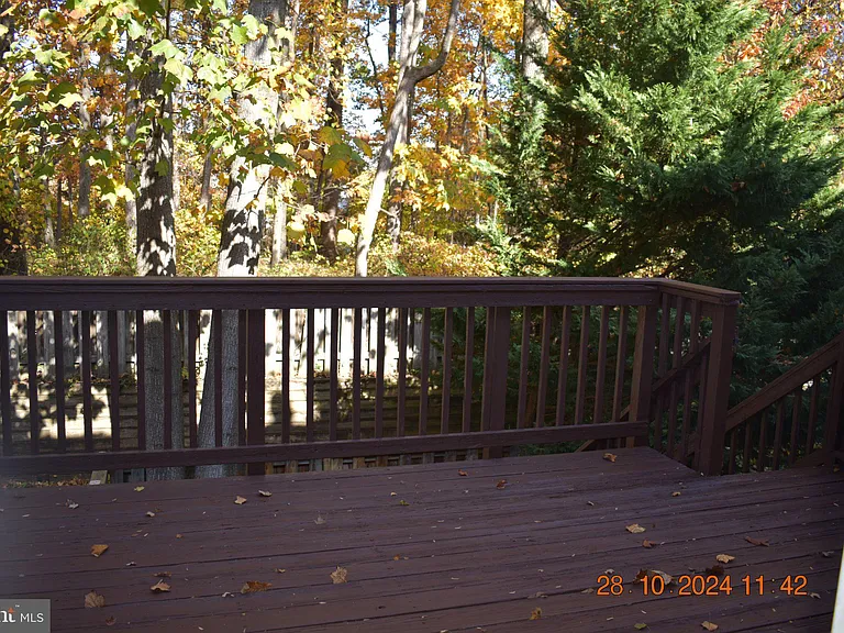 Suffield Dr — Photo 3