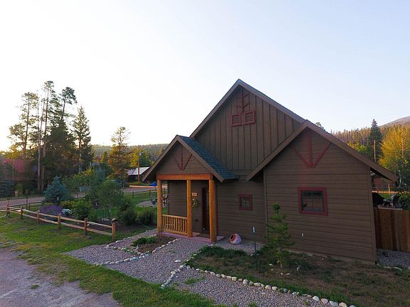 2nd image of 1105 Park