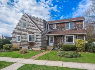 88 Midway Ave, Locust Valley, NY 11560