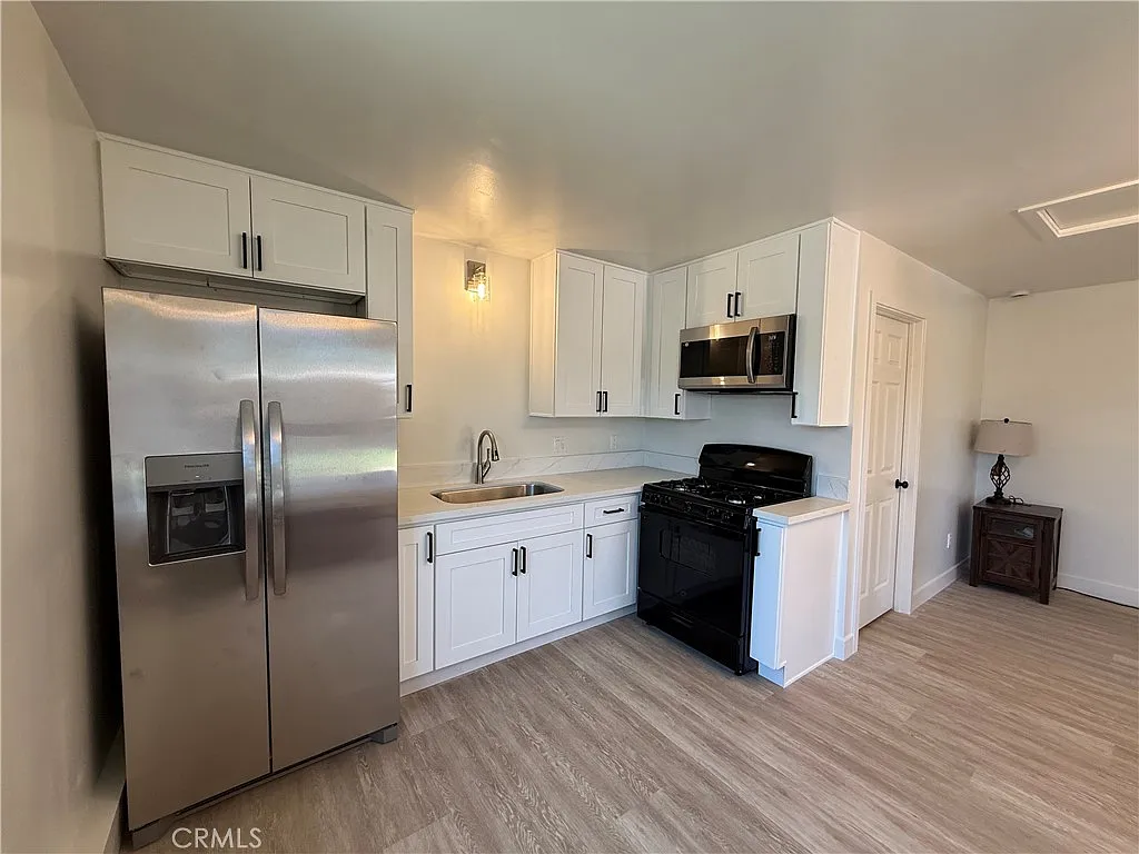 1 bed, 400 sqft, $1,900 — Photo 3