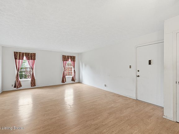 3rd image of 8126 Lake Ter APT G11