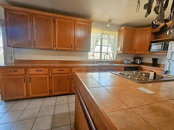 4th image of 100 Vipond Dr