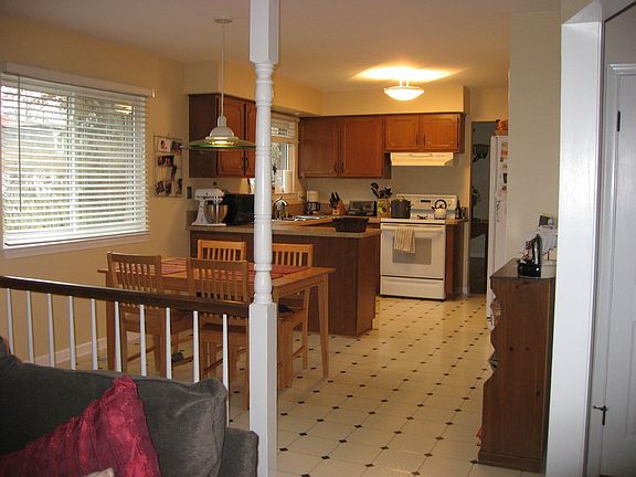 Kitchen w/lg pantry