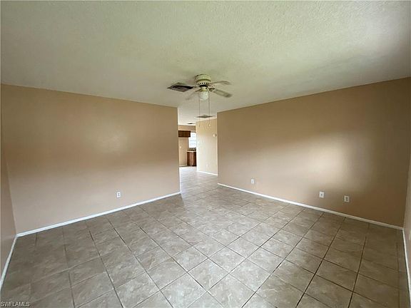 4th image of 128 SE 16th Pl APT 5