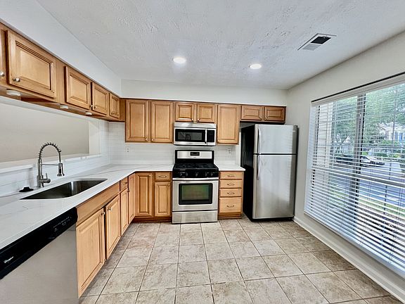 3rd image of 507 Wedgewood Way