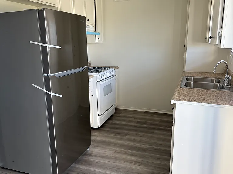 2100 W Devonshire Ave #18 — Photo 6