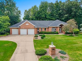 2060 Muirwood Ct, Green Bay, WI 54313