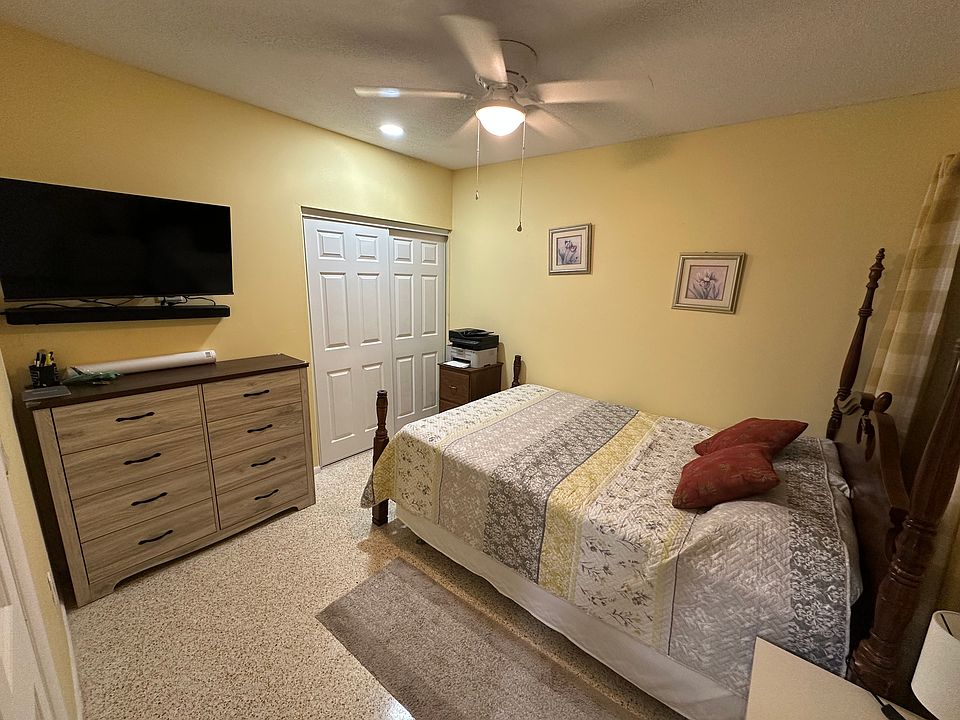 1st image of 819 Schumann Dr #1