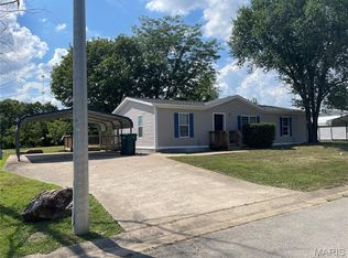 18230 Loyalty Ln, Saint Robert, MO 65584