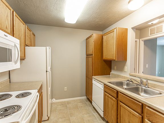 5th image of 4708 E 6th St #4525-102