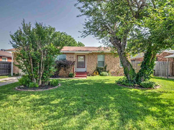 613 Grimes Ave, Comanche, OK 73529