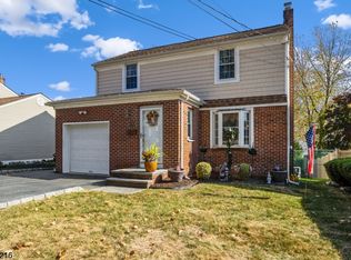 31 Hillside Ave, Cedar Grove, NJ 07009