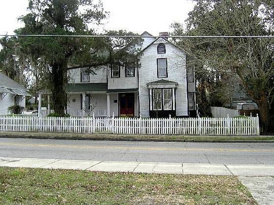 1st image of 712 E Fort King St
