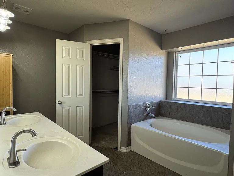 2237 Scissortail Landing Dr — Photo 16