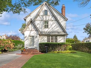 175 Lanier Pl, Westbury, NY 11590