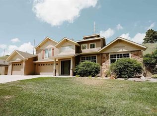 4842 Whispering Pines Dr, Rapid City, SD 57702