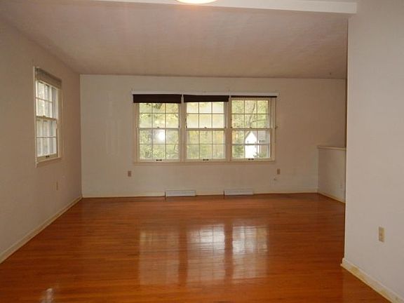4th image of 3606 Evergreen Ln