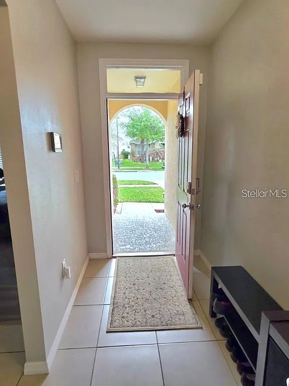 3 bed, 2.0 bath, 1706 sqft, $1,850 — Photo 2