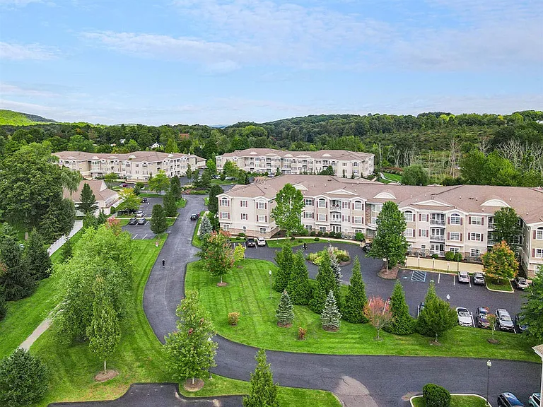 Vineyard Commons — Photo 32
