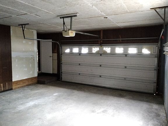 4th image of 7 Jamestown Cir