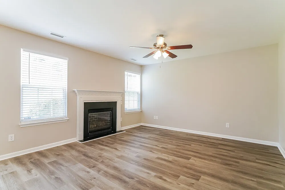 3 bed, 2.5 bath, 1825 sqft, $2,025 — Photo 4