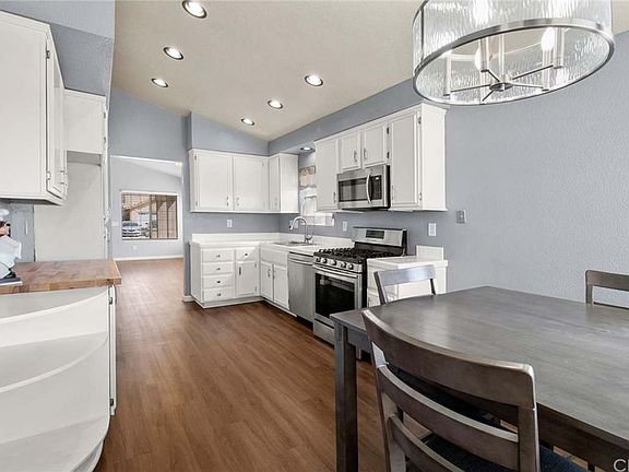 4th image of 576 Cumbre Ct