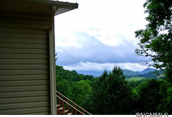 3rd image of 52 Hamlet Dr