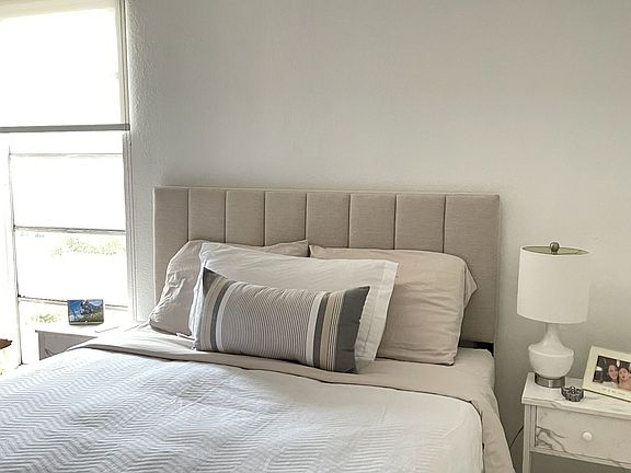 4th image of 3716 NE 168th St APT 202