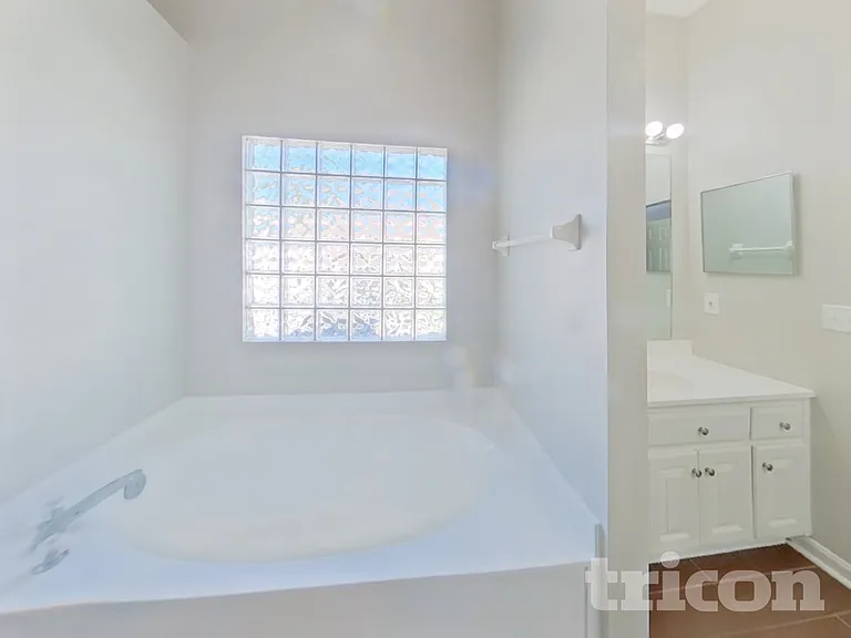 843 Magic Cove Ln — Photo 12