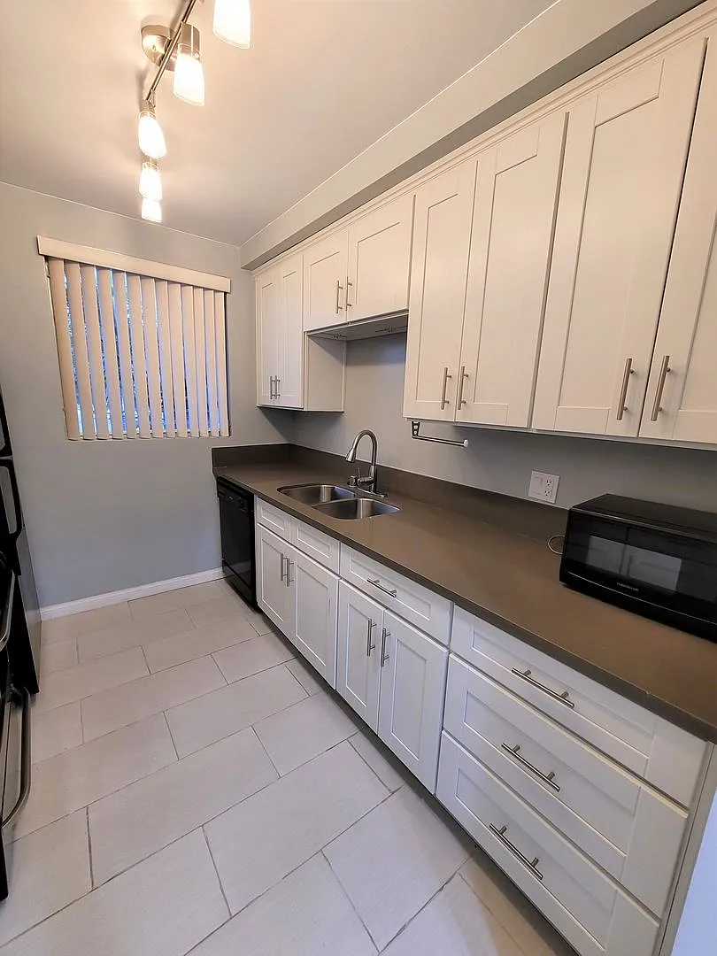 1132 S Oakhurst — Photo 4