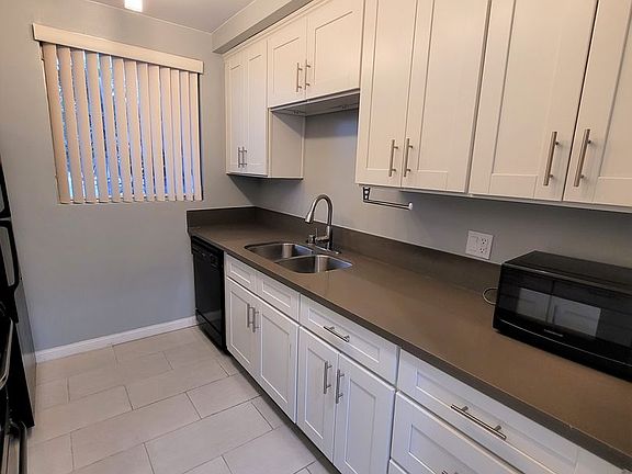 4th image of 1132 S Oakhurst Dr