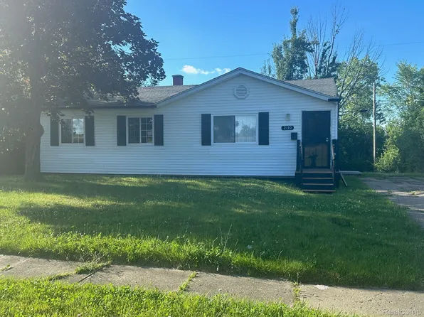 2110 Flamingo Dr, Mount Morris, MI 48458