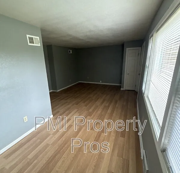 6712 W Villard Ave — Photo 8