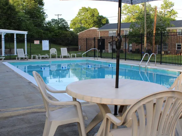 1002 Willow Dr, Chapel Hill, NC