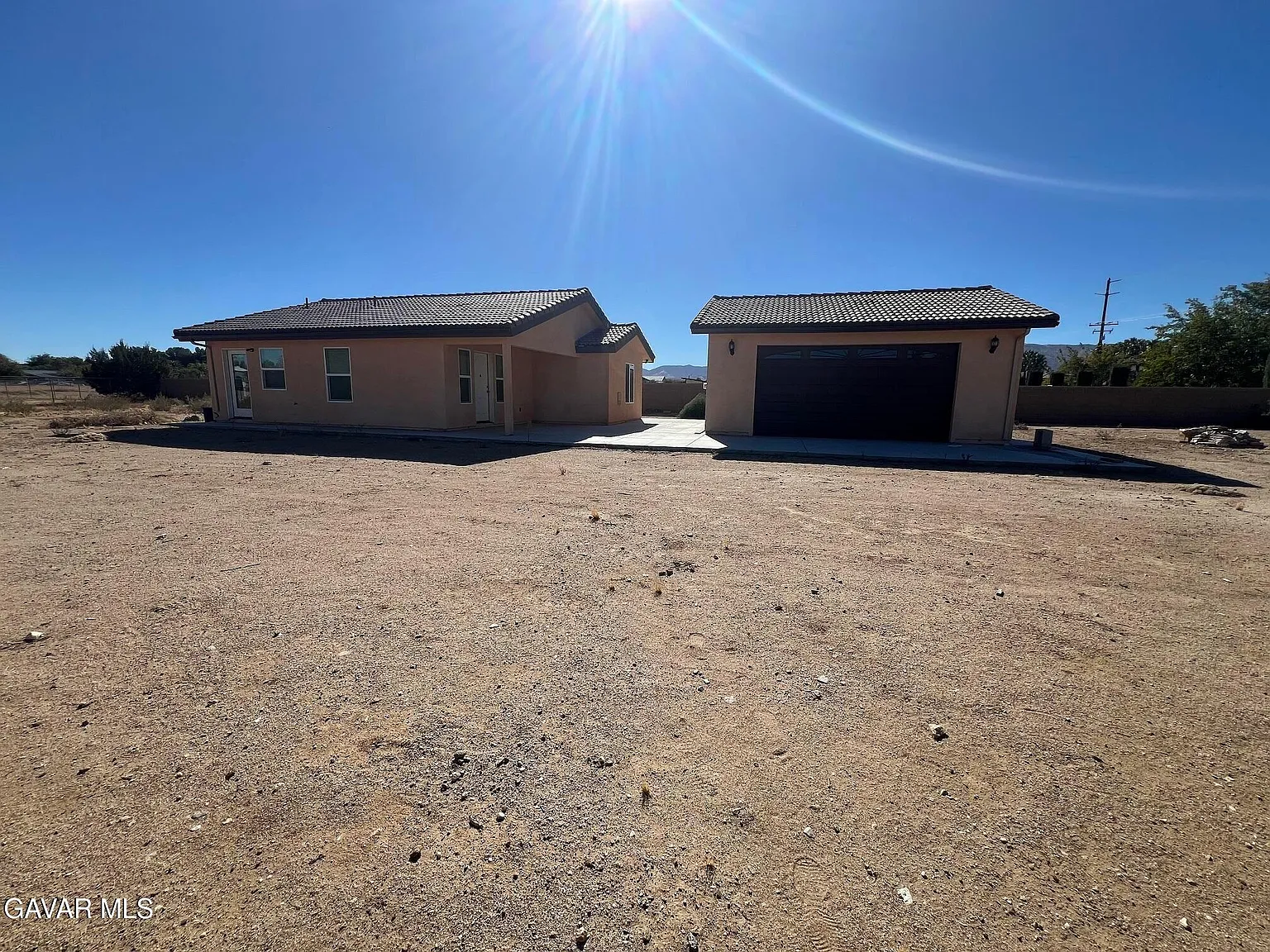 3 bed, 1200 sqft, $3,300 — Photo 4