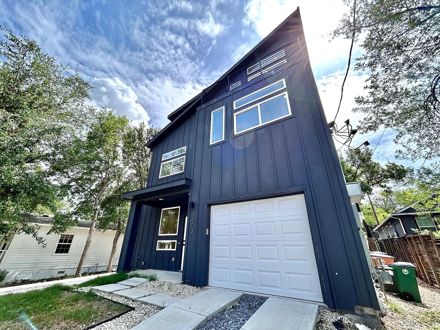 Stunning 5/BR, 4/BA Modern Home with Stylish Finishes! — Photo 2