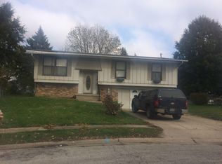 2020 Oxford Ct, Decatur, IL 62526