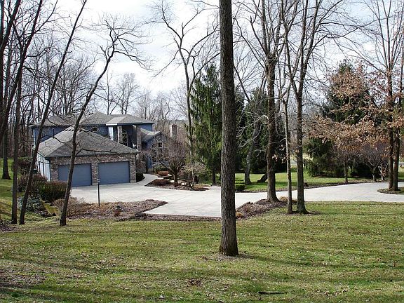 2nd image of 1619 Oakwood Trl