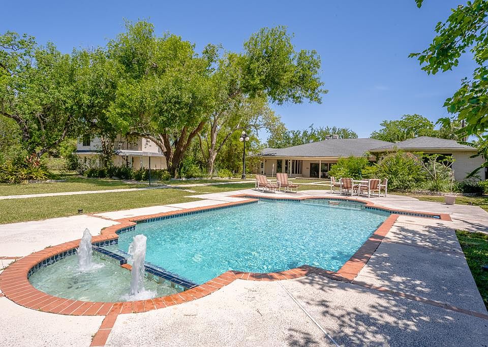 1st image of 180 Acacia Lake Dr